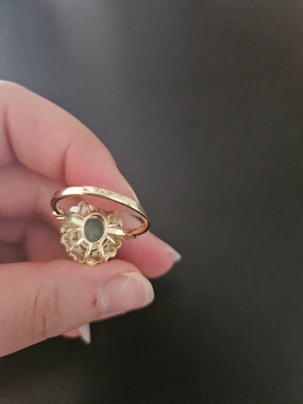 Source Unknown Gold-Tone Ring with Green Ova Faux Stone Size 8 - Picture 8 of 9